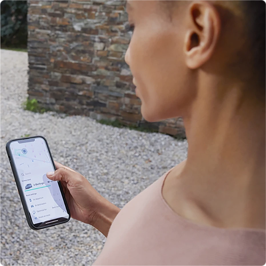 Person using smartphone to access Citroën connected services for vehicle management and remote features