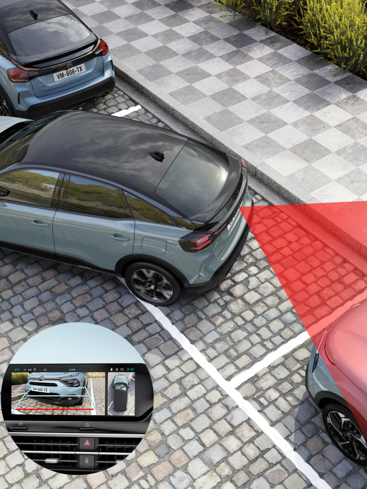 Rear view ë-C4 highlighting 180° camera, clear visibility, safety and technology for a premium confident reversing experience