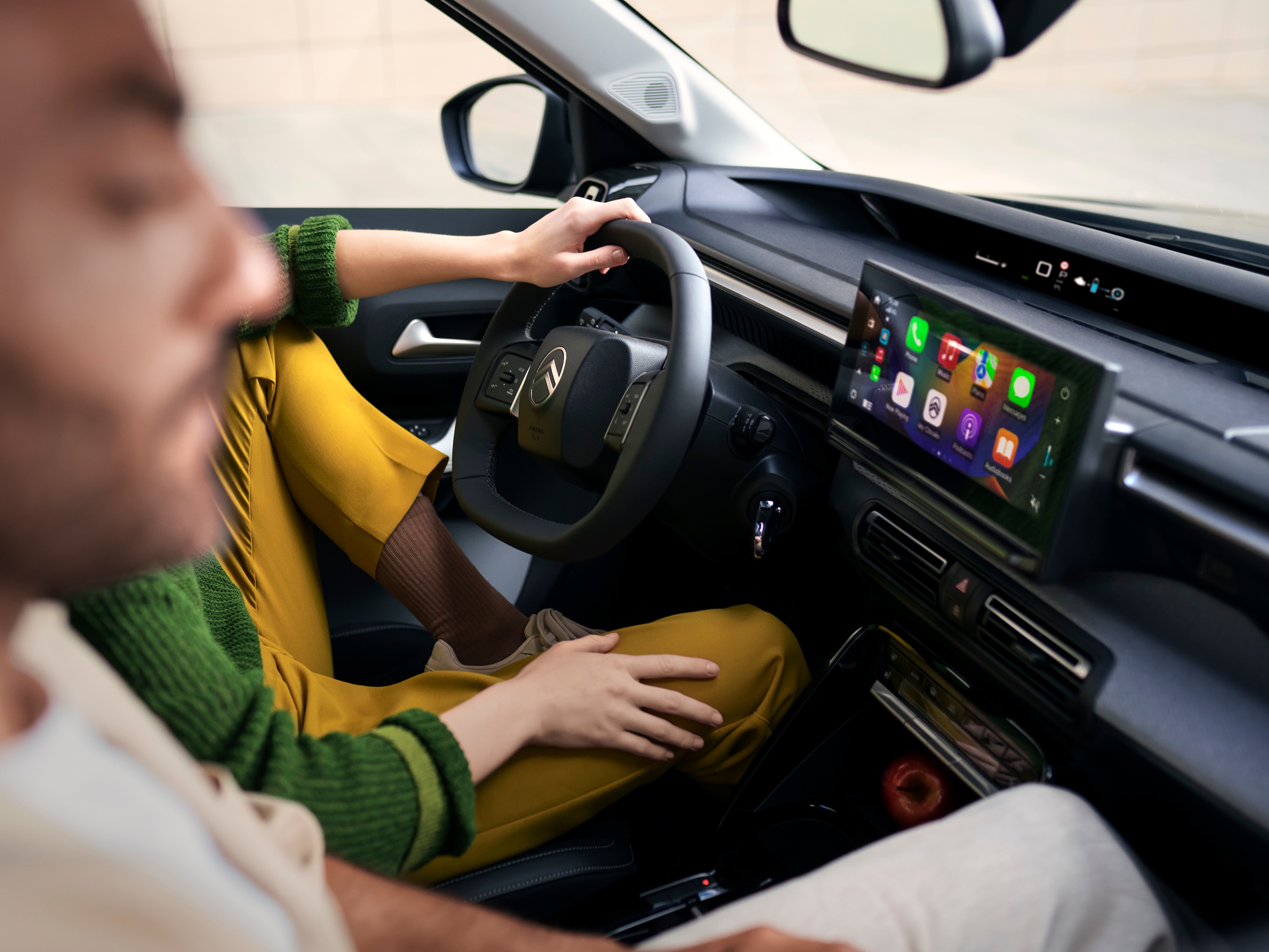Front cockpit view of Citroën ë-C3 Aircross SUV highlighting large infotainment screen for intuitive, modern and affordable everyday mobility.