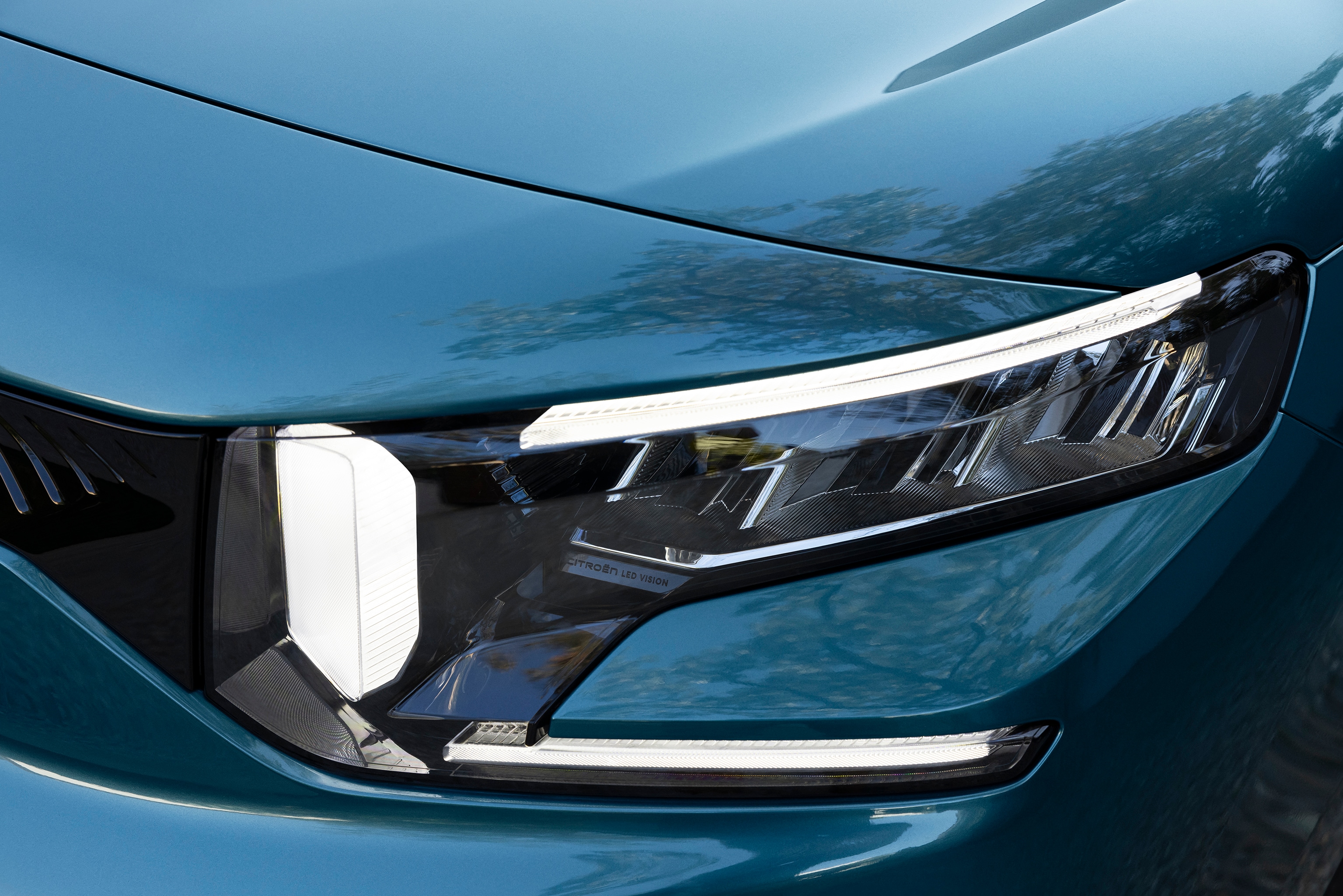ë-Berlingo front headlight details