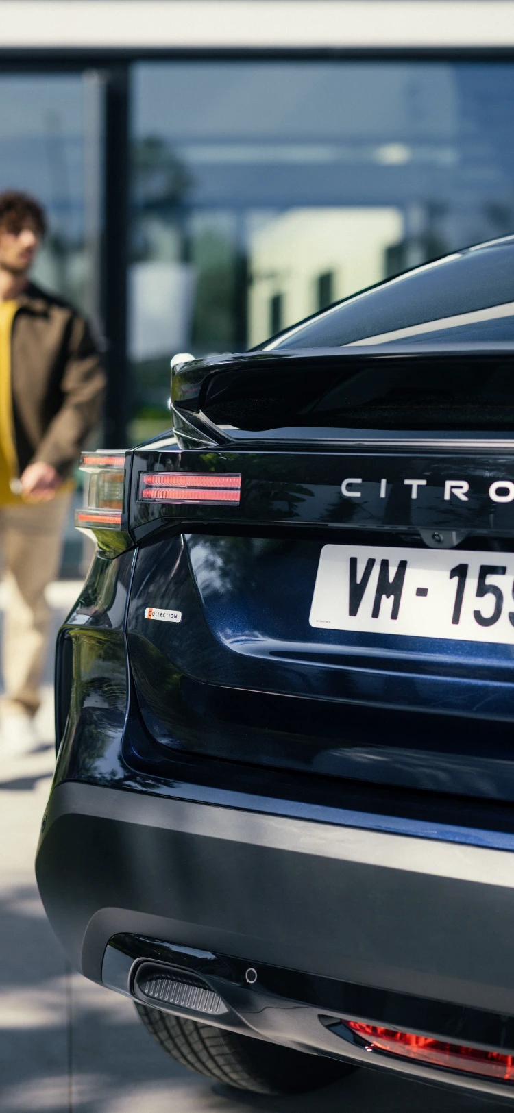 Rear close‑up C4 highlighting modern LED lighting, design, visibility and technology for a premium distinctive look